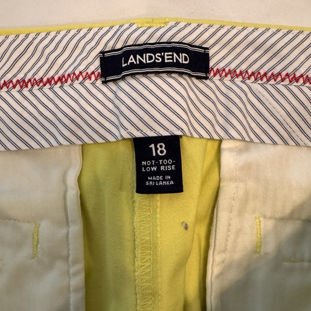 Lands' End Shorts Women's Size 18 Yellow Chino Not Too‎ Low Rise - Picture 4 of 8